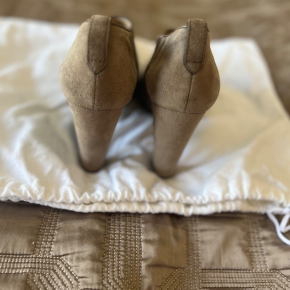 Tod’s suede ankle booties in great condition - Picture 4 of 6